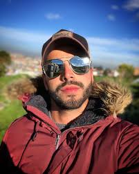 <em>carlos puentes</em>